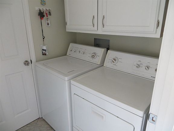 4th image of 2033 E Waters Edge Dr