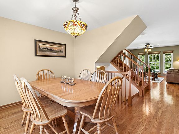 5th image of 225 E Brittany Ln