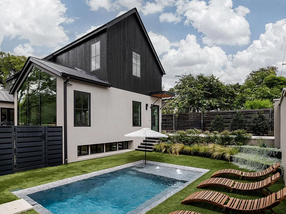 1501 Rockmoor