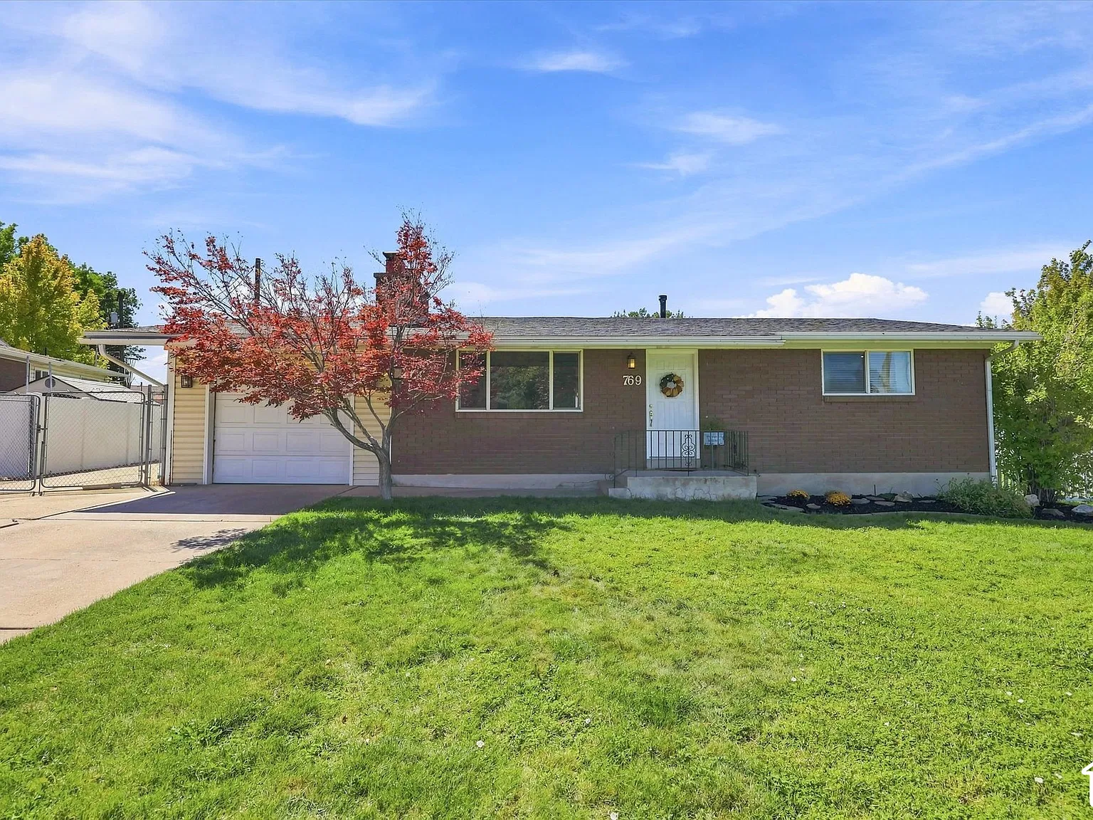 4 bed, 2097 sqft, $2,600 — Photo 1