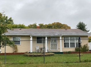 1654 Solfisburg Ave, Aurora, IL 60505