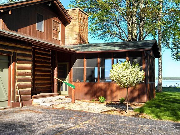 2nd image of 1833 Jennifer Ln
