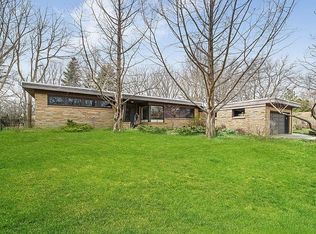 8857 N Pelham Pkwy, Bayside, WI 53217