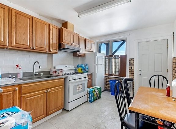 5th image of 4009 N Elston Ave