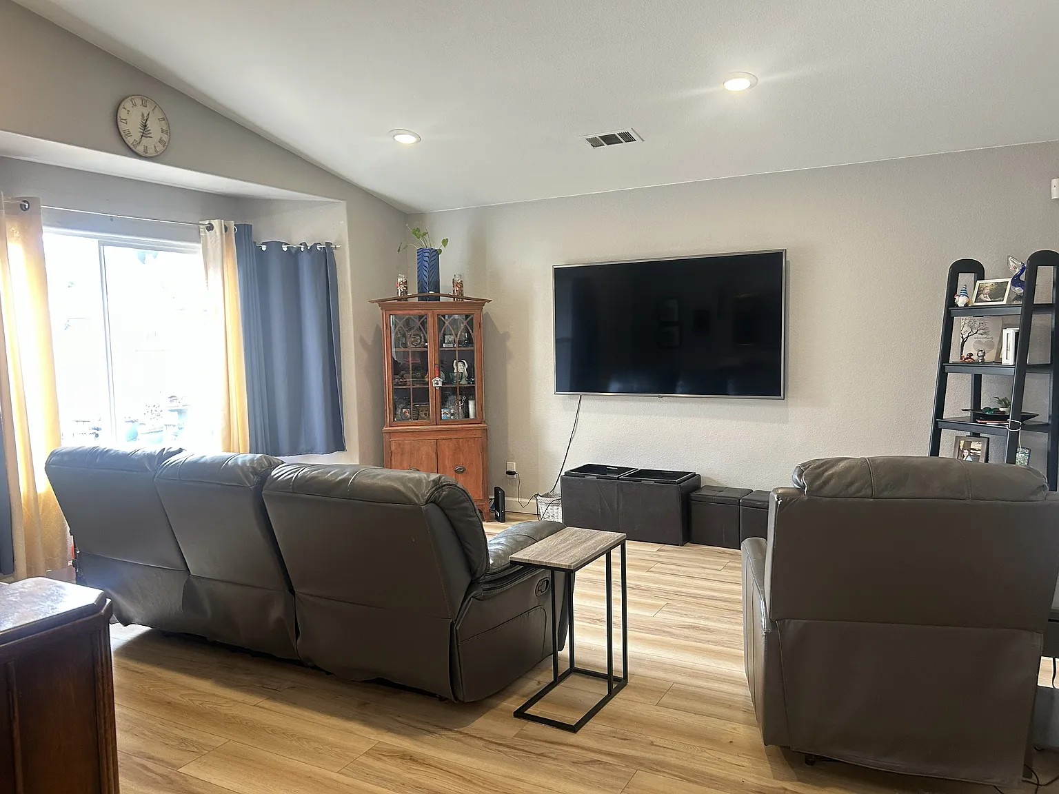 3 bed, 1190 sqft, $2,400 — Photo 4