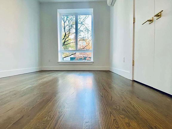5th image of 484 Gates Ave #2