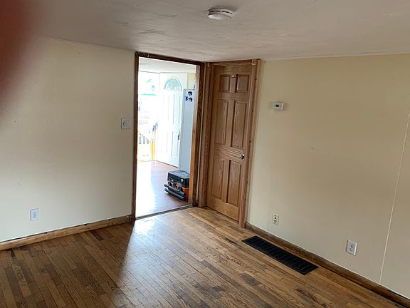2nd image of 126 1/2 Hay St
