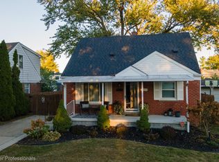 25564 Arlington St, Roseville, MI 48066