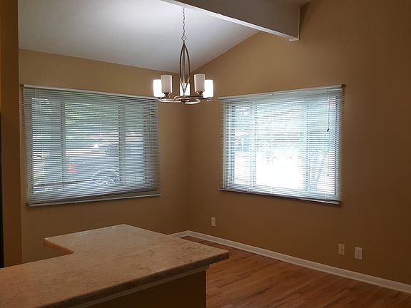3rd image of 3047 Laura Ln