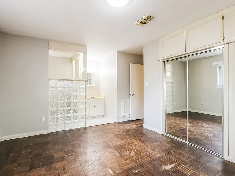 200 Montrose Cir — Photo 10