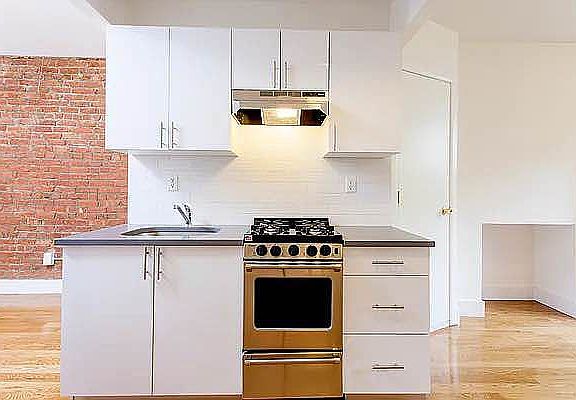 2nd image of 209 E 4th St APT 6