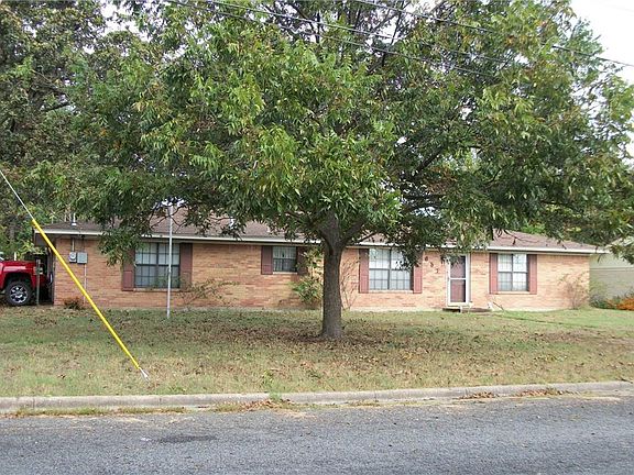3rd image of 637 Pampa St