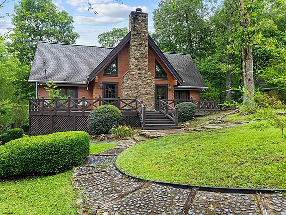 4th image of 400 Deer Trace Ln