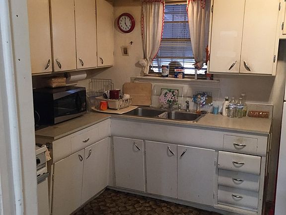 3rd image of 4300 Delwood Ave