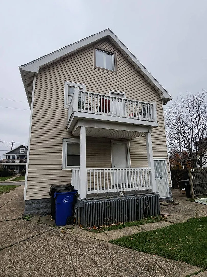 Building Photo - 2231 W 104 St
