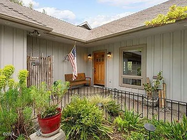 22607 N Umpqua Hwy, Glide, OR 97443