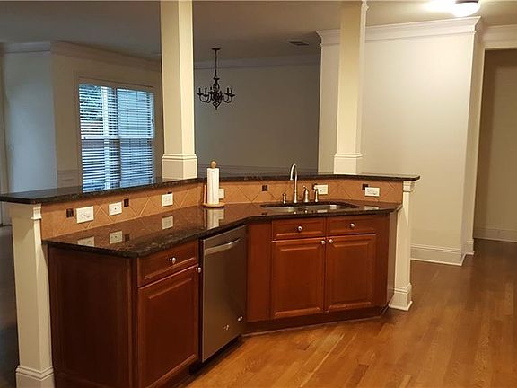 4th image of 5120 Meridian Ln