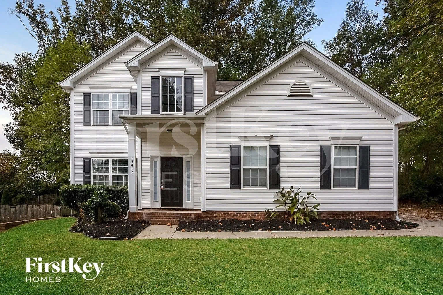5 bed, 3.0 bath, 2299 sqft, $2,955 — Photo 2