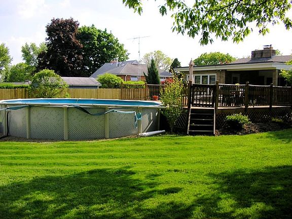 BACK YARD/POOL