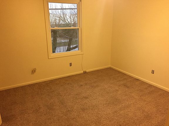 2nd image of 442 Harrodsburg Ln