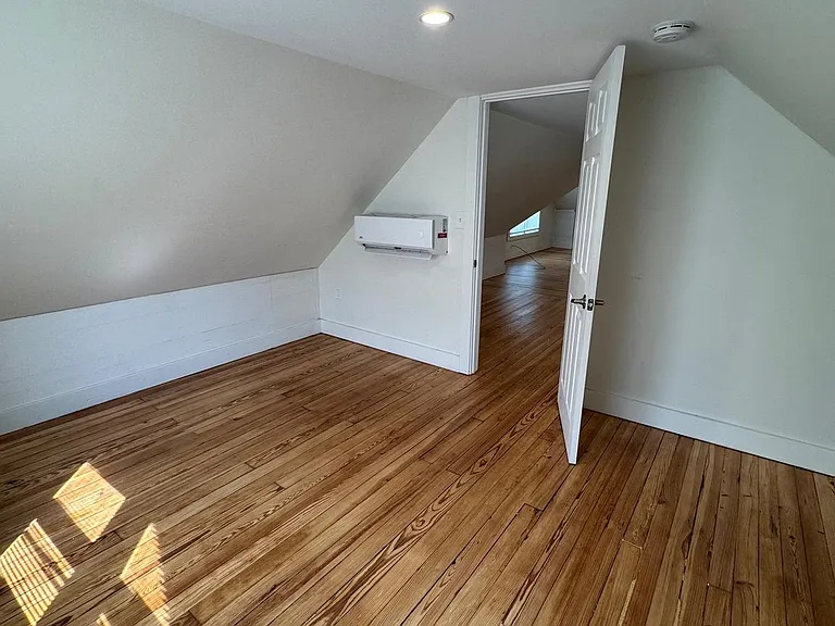302 E Market St #3 — Photo 7