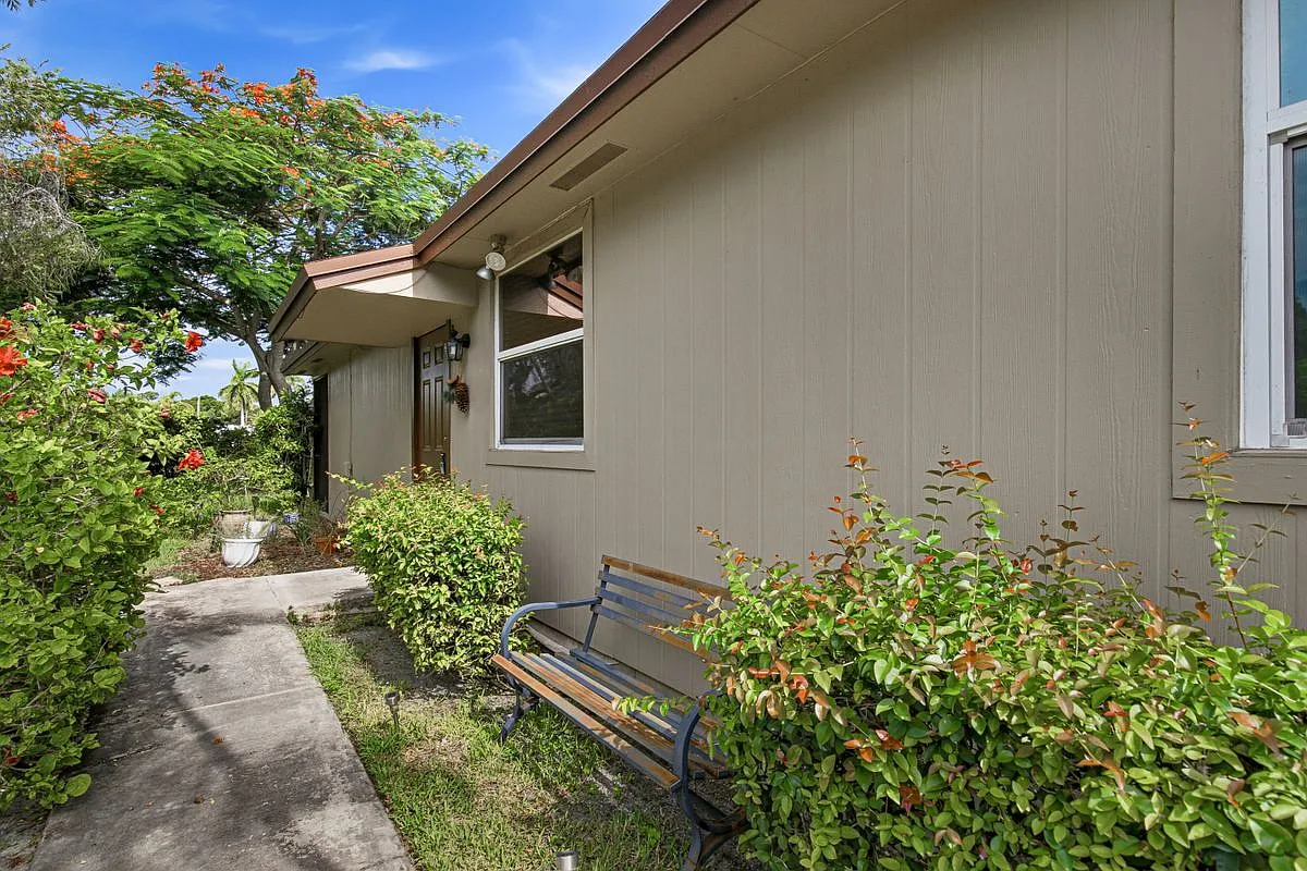 3 bed, 2.0 bath, 1200 sqft, $3,200 — Photo 4