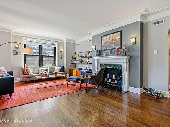 4th image of 433 W Briar Pl APT 6C