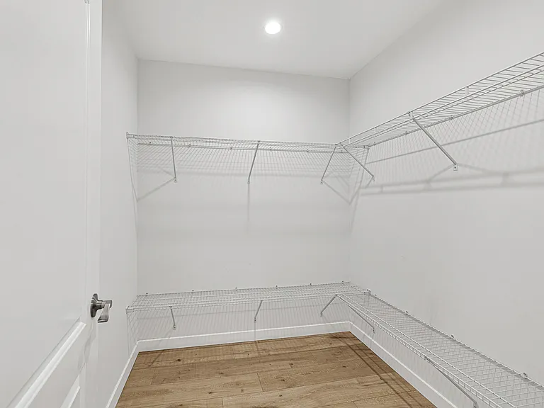 569 E Cypress Ave — Photo 16