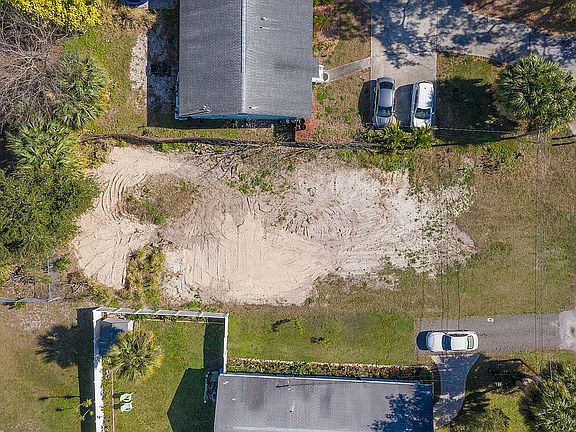 2nd image of 925 Michigan Ave