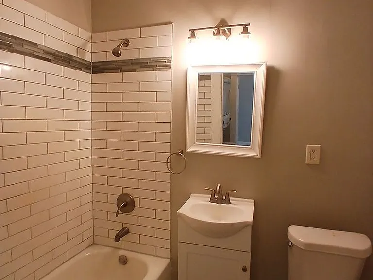 525 N Waldran Blvd #3 — Photo 6