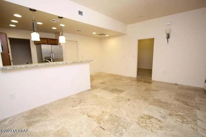 2010 E River Rd #101 — Photo 2