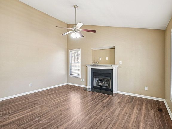 4th image of 30 Grist Mill Dr
