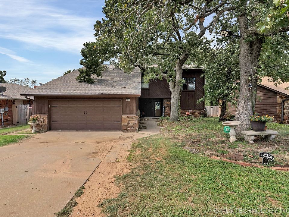 1st image of 3328 S Rolling Oaks Dr
