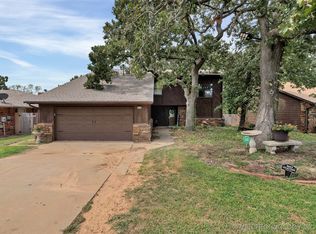 3328 S Rolling Oaks Dr, Tulsa, OK 74107