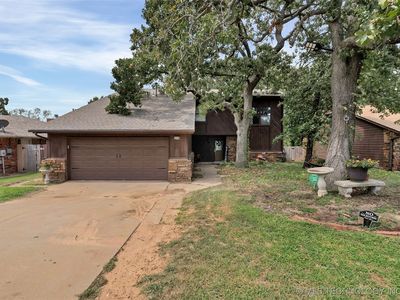 3328 S Rolling Oaks Dr W, Tulsa, OK, 74107