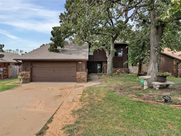 3328 S Rolling Oaks Dr, Tulsa, OK 74107