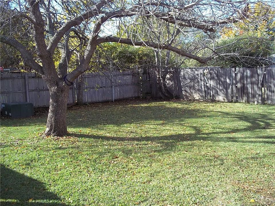 2nd image of 2503 Countryside Ln