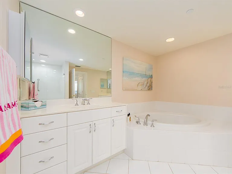 521 Mandalay Ave #410 — Photo 23