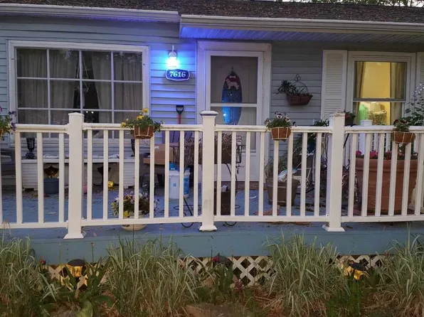 7616 Woodridge Dr, Woodridge, IL 60517