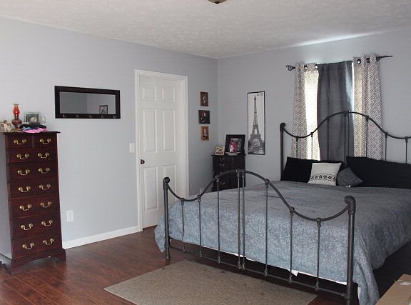 2nd image of 104 Horseshoe Dr