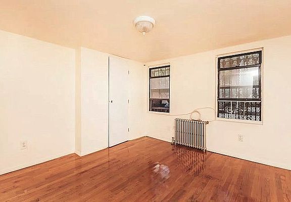4th image of 318 Hart St #1