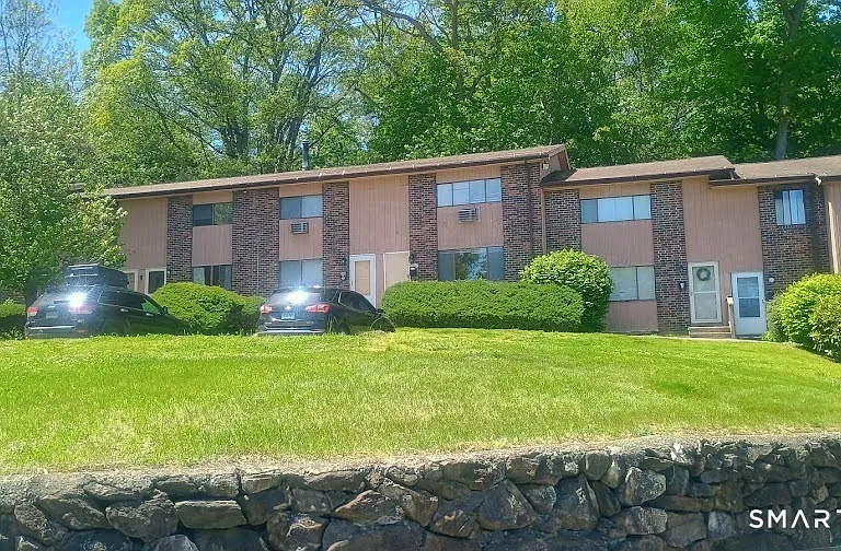 244 Oakville Ave #F — Photo 1