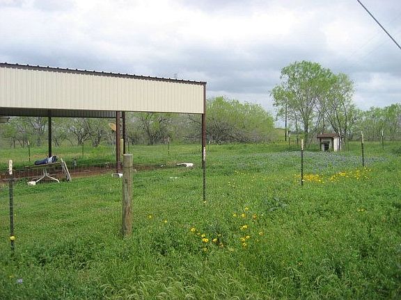 4th image of 2810 County Road 442