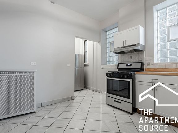 3rd image of 2202 W Belmont Ave #R
