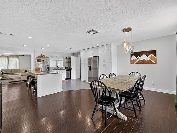 5th image of 1428 SE 9TH AVENUE