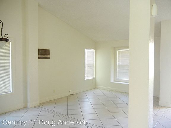 4th image of 722 E Avenue K7