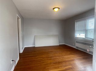 148 E Maple St, Valley Stream, NY 11580