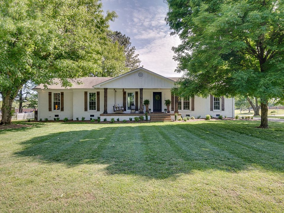 1st image of 215 Iris Dr