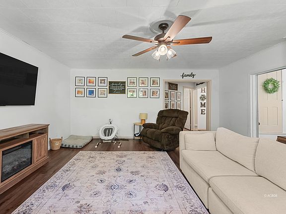 5th image of 113 Peacock Ave