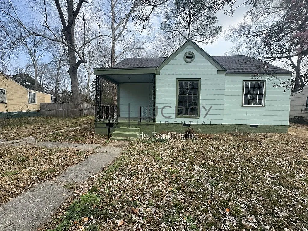 3 bed, 1.0 bath, 1079 sqft, $1,100 — Photo 2